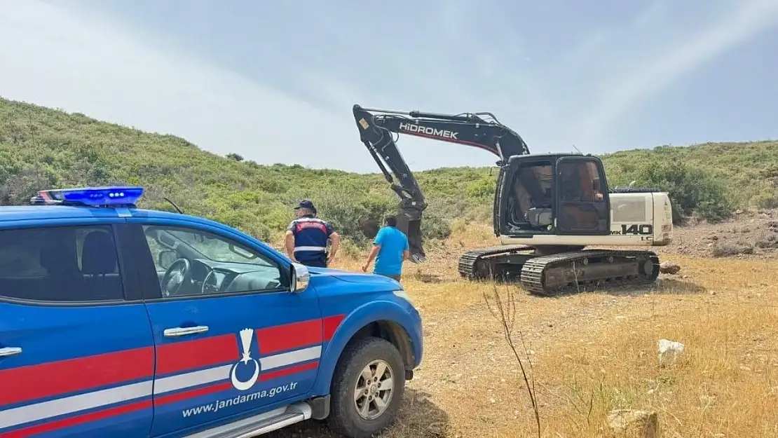 Hazine arazisinde kaçak kazı yapan şüpheli yakalandı