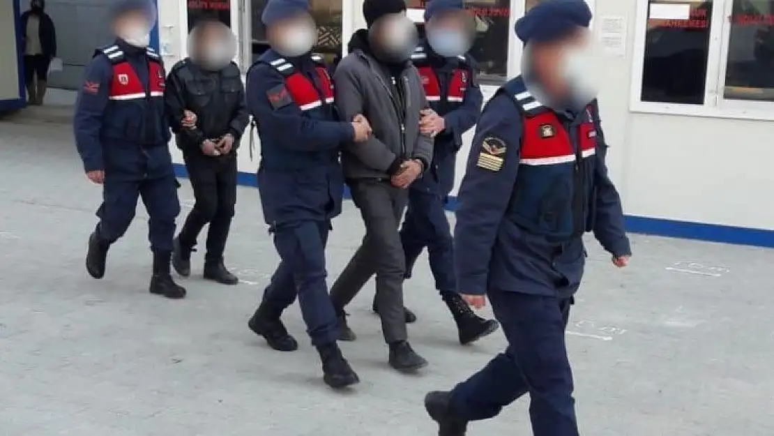 Hırsızlık için girdikleri fabrikada suçüstü yakalandılar