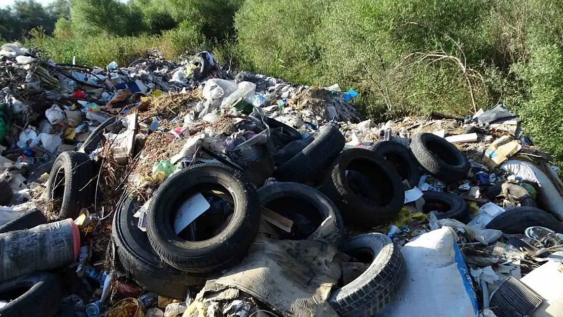 Hisarcık Belediyesi'ne Koca Çay kenarında korkutan kirlilik eleştirisi