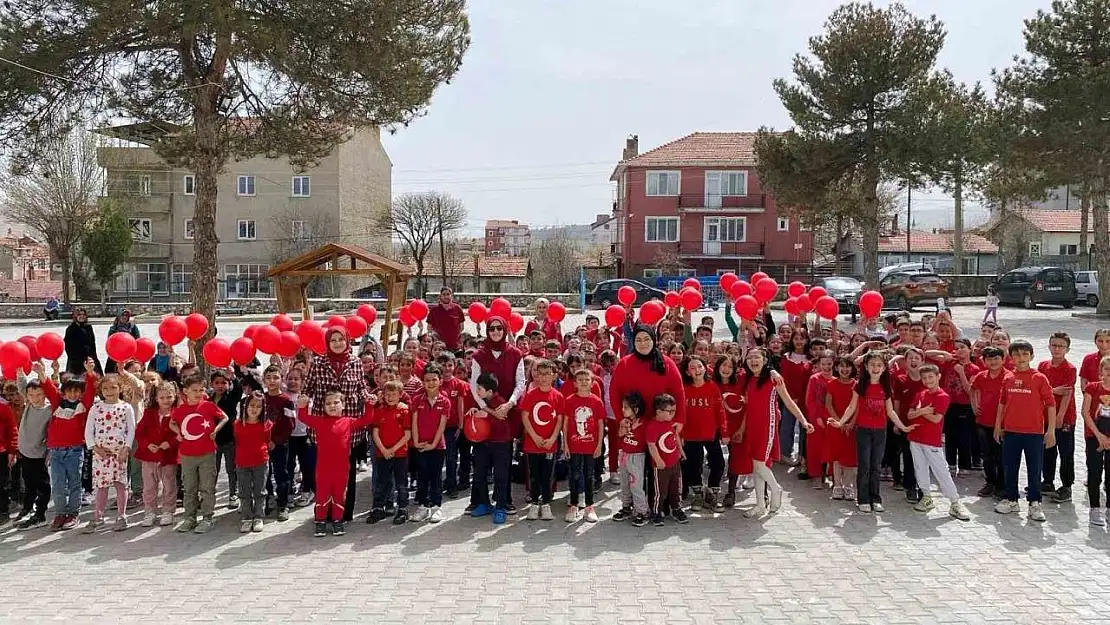 Hisarcık Cumhuriyet İlkokulunda 'Otizme Kırmızı Işık Yak' etkinliği