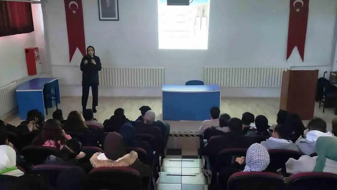 Hisarcık MYO'da 'Evlilik Öncesi Hayat Arkadaşımı Nasıl Seçerim?' isimli seminer