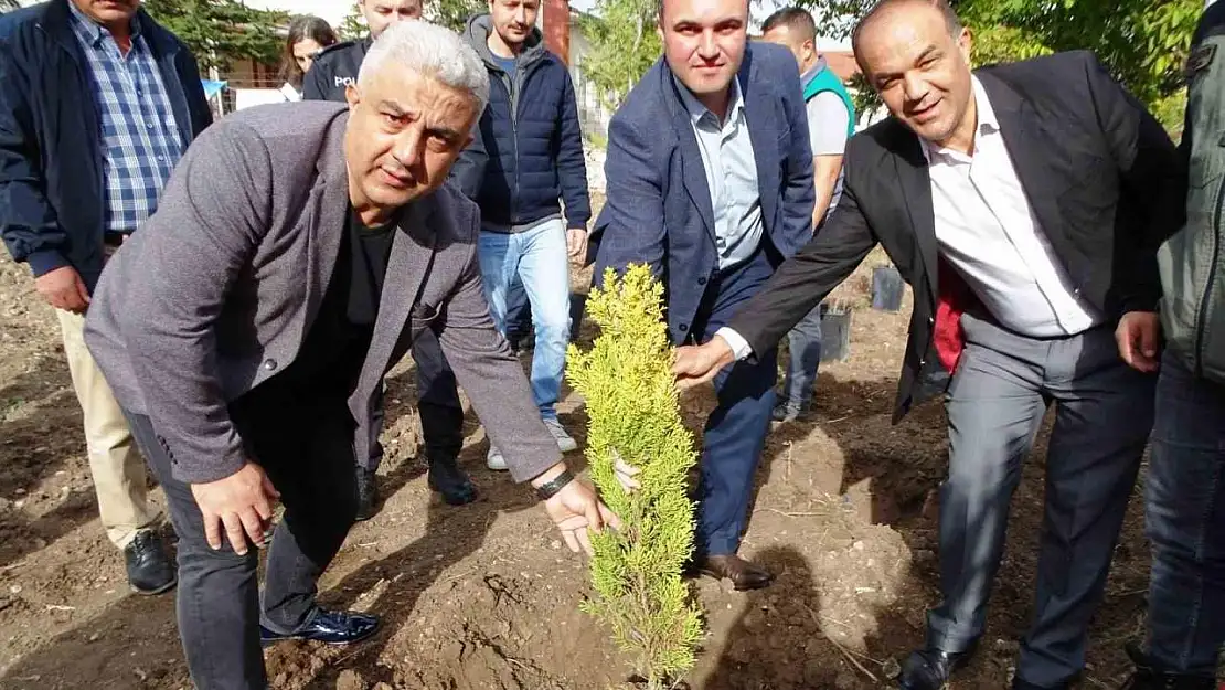 Hisarcık'ta 100 fidan toprakla buluştu