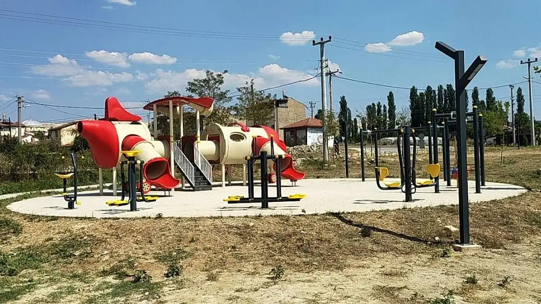 Hisarcık'ta çocuk oyun parklarının beton ve toprak zemini tehlike saçıyor