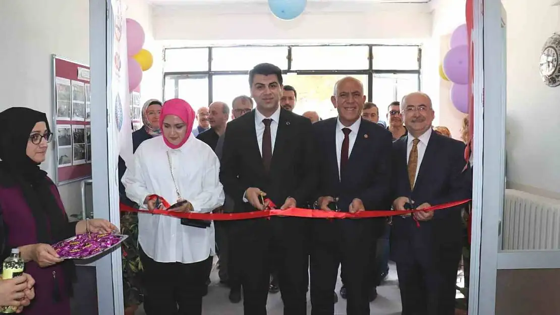 Hisarcık'ta karma yılsonu sergisi açıldı