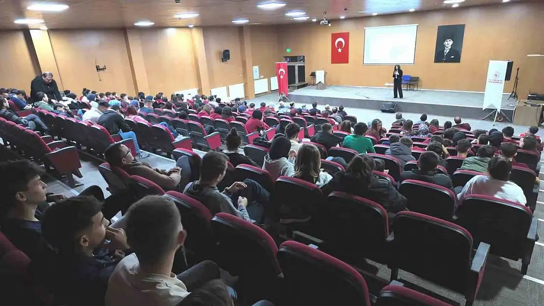 Hisarcık'ta lise öğrencilerine 'Dijital Bağımlılık' konulu konferans