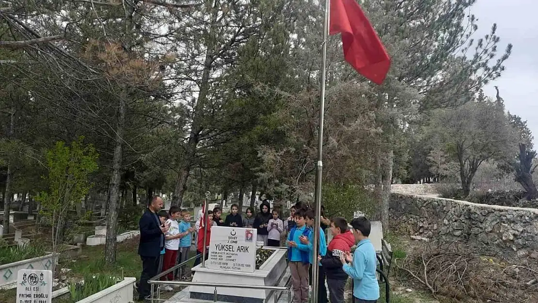 Hisarcık'ta minik öğrenciler şehitleri unutmadı