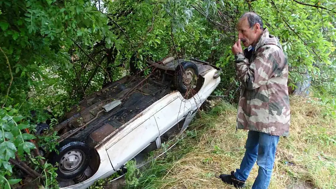 Hisarcık'ta otomobil şarampole yuvarlandı: 2 yaralı