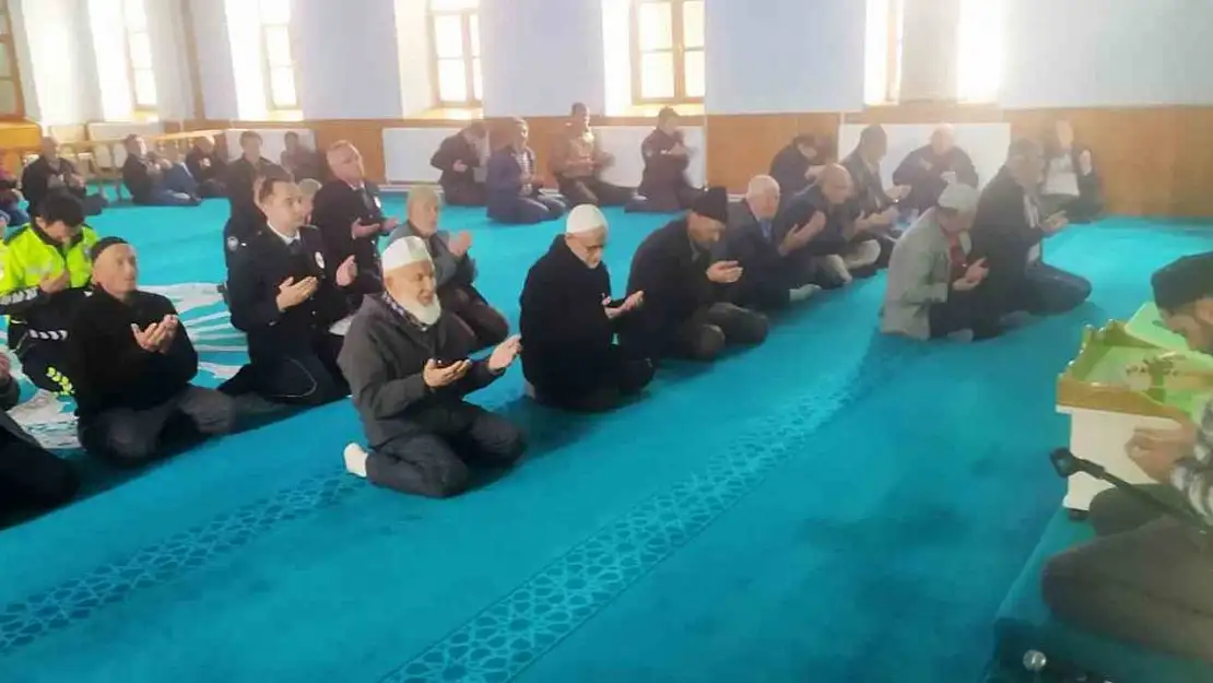 Hisarcık'ta şehit polis ve askerler için mevlit okutuldu