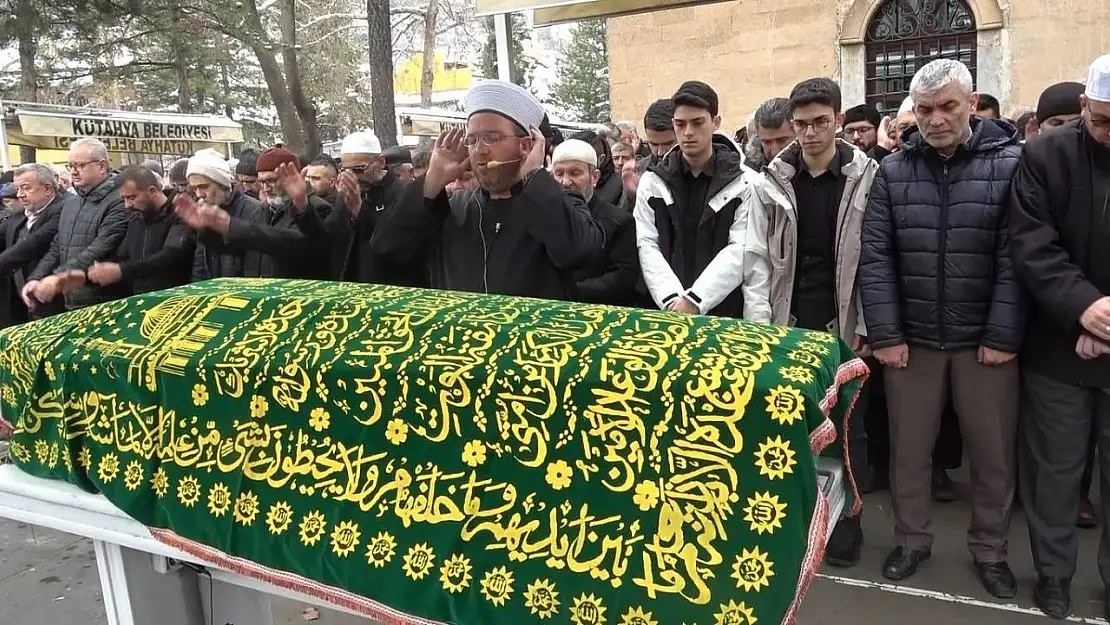 Hollanda'da cansız bedenine ulaşılan imam Fatih Eryılmaz, memleketi Kütahya'da toprağa verildi