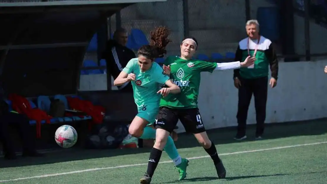 Horozkentspor 6'da 6 yaparak ilk yarıyı lider tamamladı