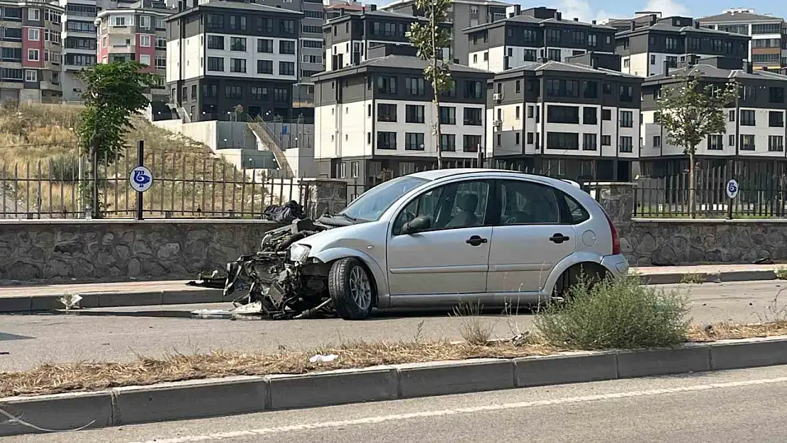 Hurdaya dönen araçtan burnu bile kanamadan çıktı