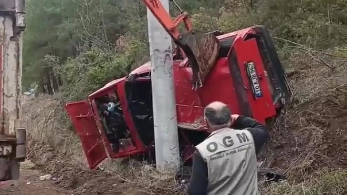 Hurdaya dönen otomobilden sağ kurtuldu