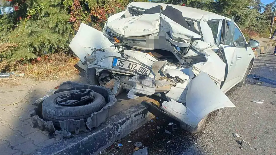 Hurdaya dönen otomobilden sağ çıktı