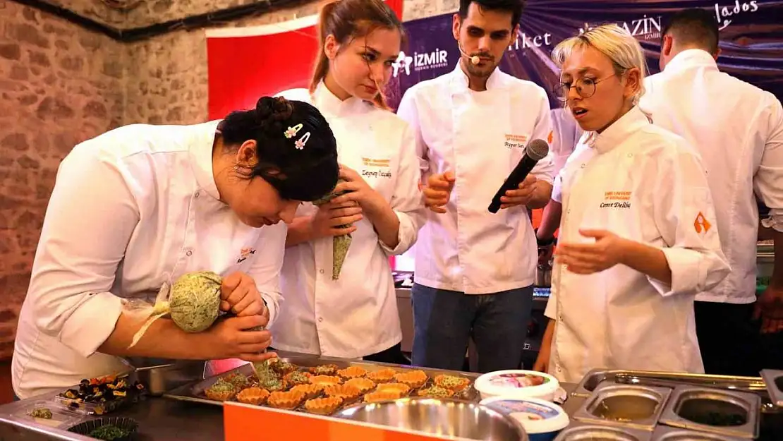 İEÜ'lü gençler, GURMEFEST'e lezzet kattı