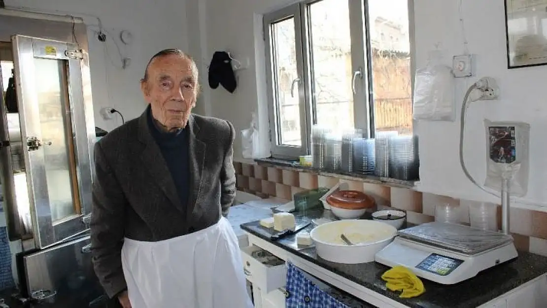 İhtiyar delikanlı Eşref Amca, 90 yaşında işinin başında