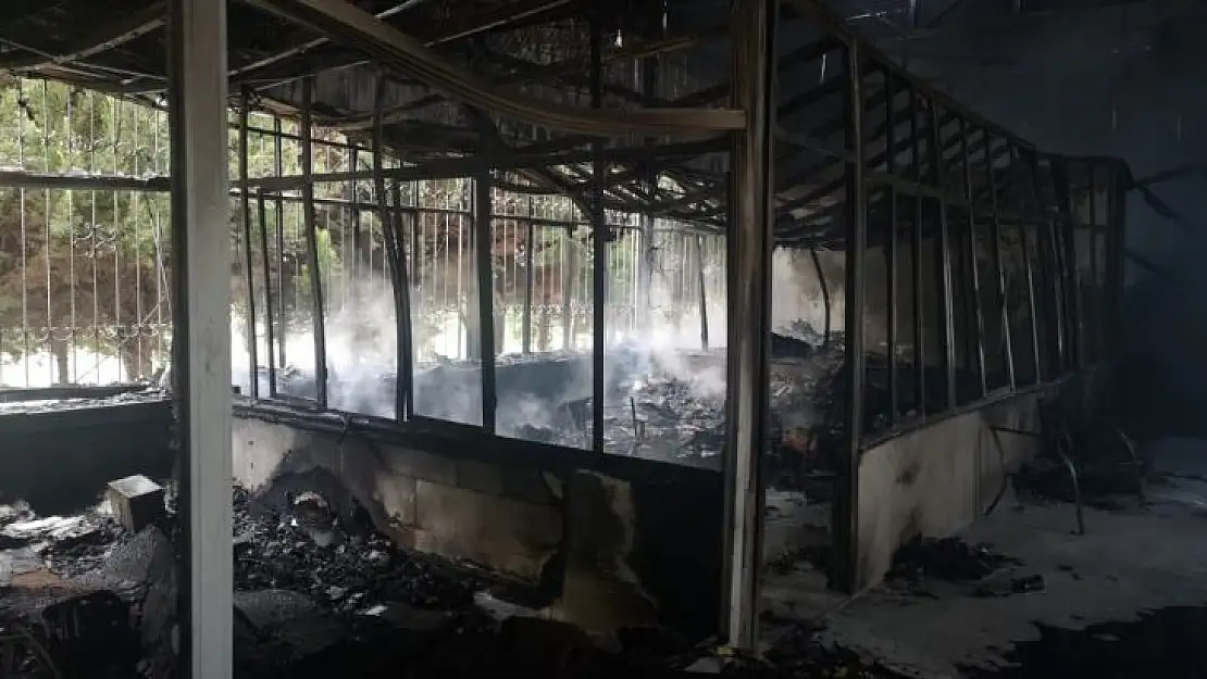 İlçe başkanının kuruyemiş fabrikasında yangın paniği
