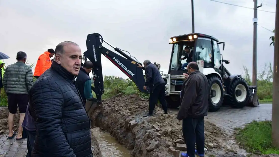 İncirliova'da sağanak yağış sonrası mücadele gece boyunca sürdü