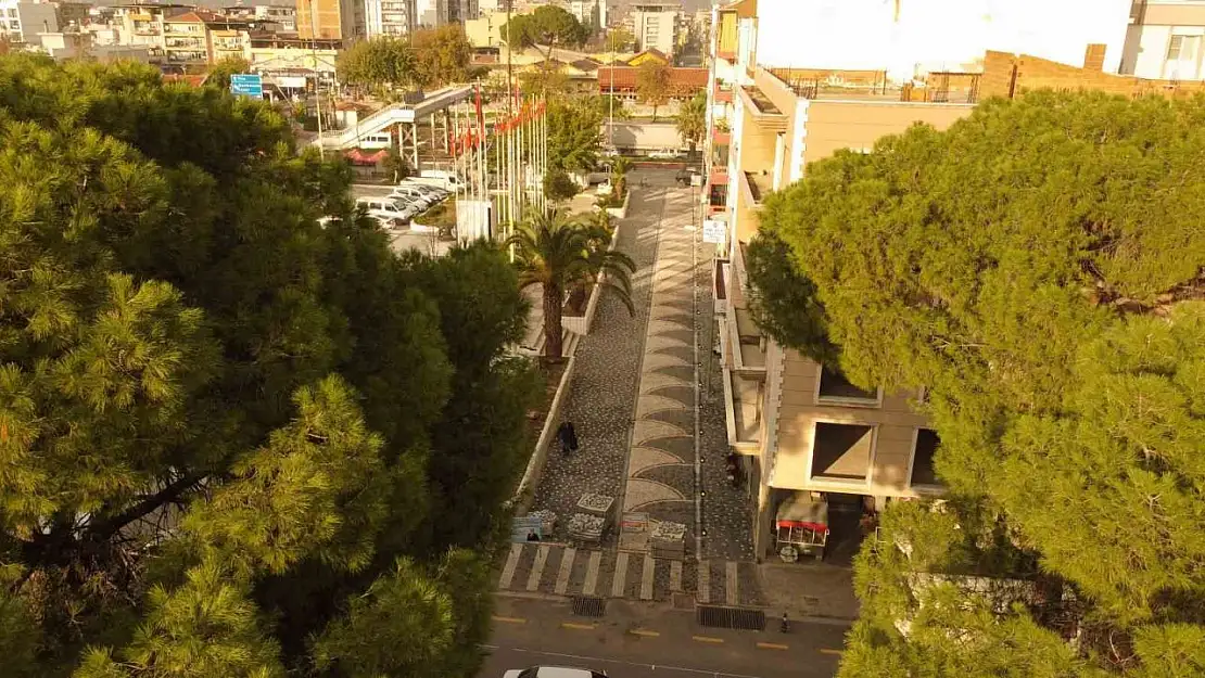 İncirliova'nın en işlek caddesi yenilendi