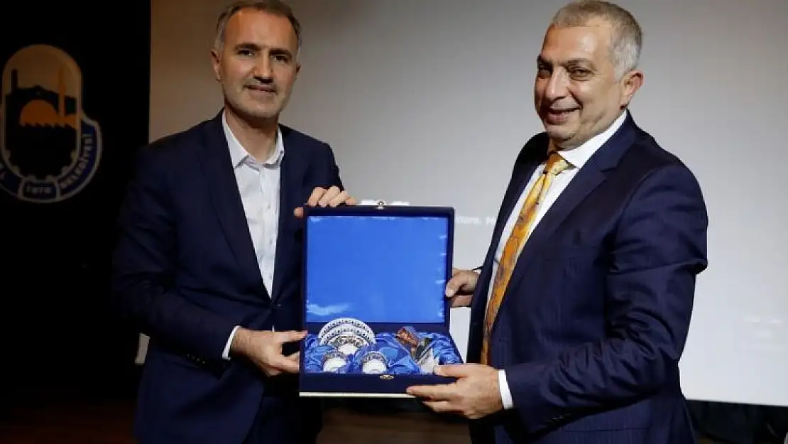 İnegöl'de 'Mavi Vatan' söyleşine yoğun ilgi
