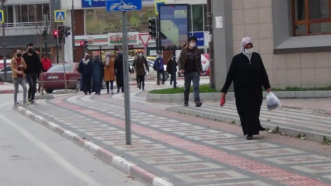 İnegöl'de şiddetli lodos etkili oluyor