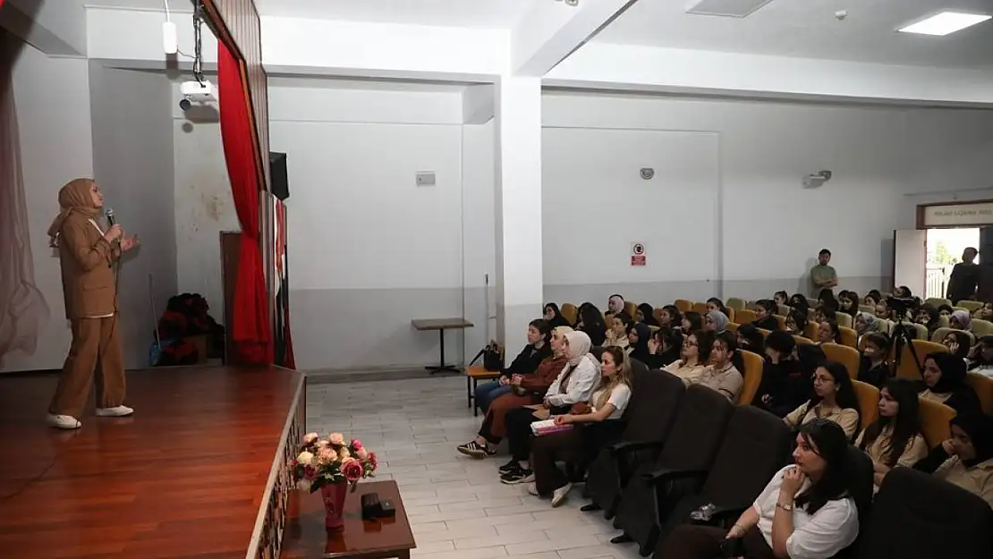 İnegöl'deki öğrencilere 'Dijital Güvenlik' semineri