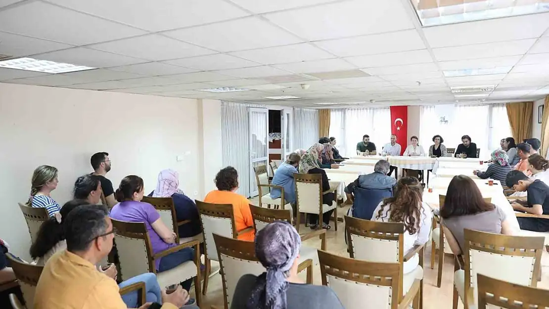 İrlandalı öğretmenden iyilik dersi: Depremzedeler için seferber oldu