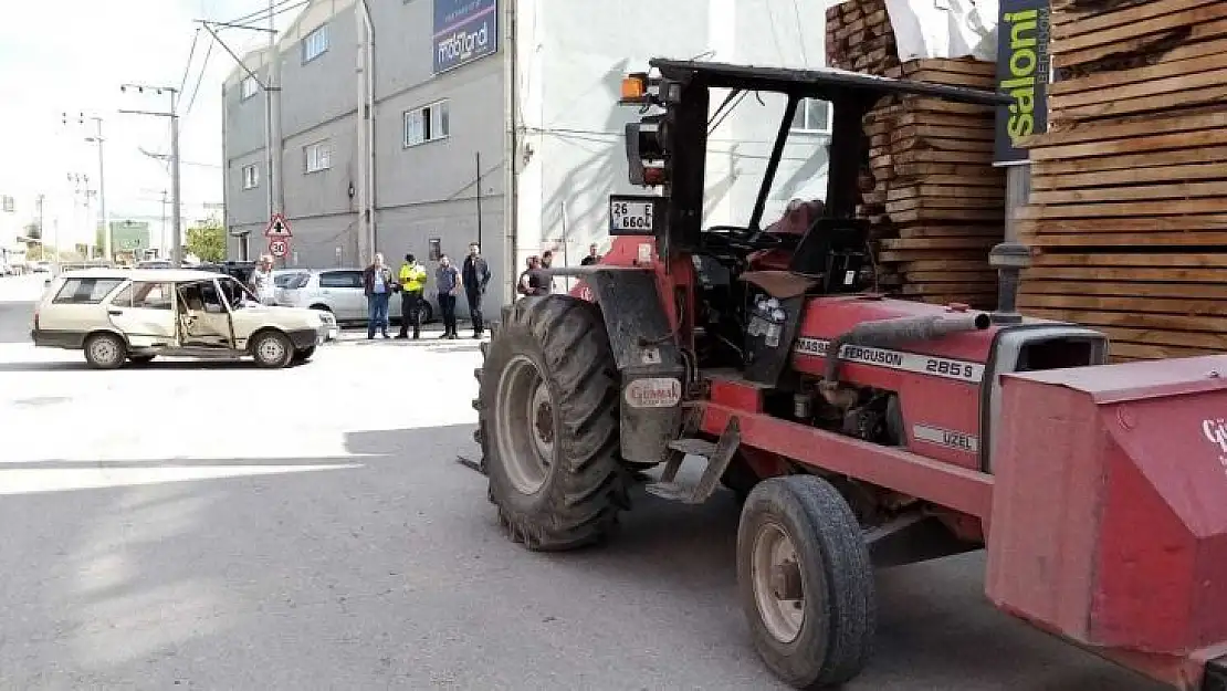 İş makinesi otomobile böyle girdi