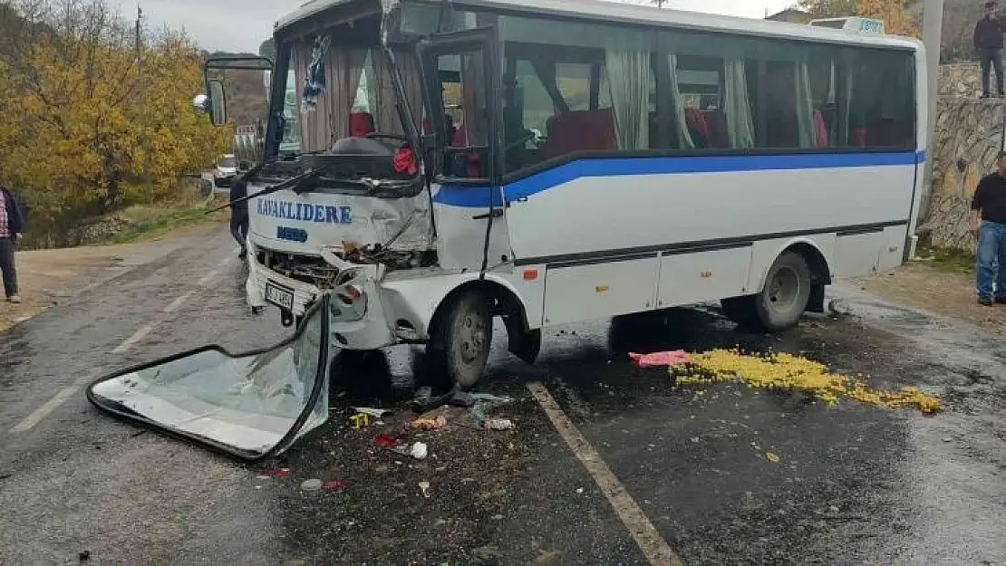 İşçi servisi ile kamyon çarpıştı: 7 yaralı