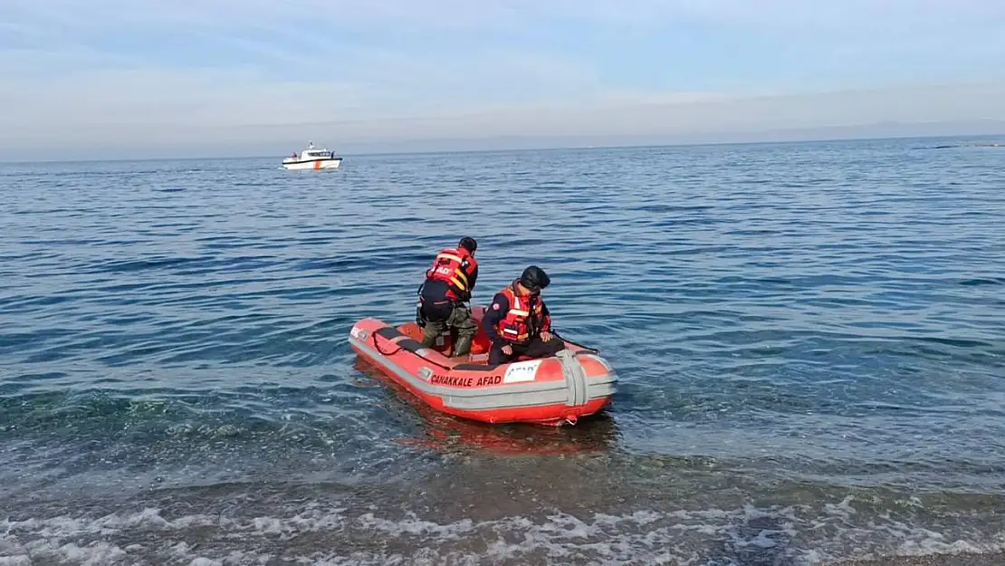 İstanbul'da denize düşen iki kardeş için Çanakkale Boğazı'nda arama çalışmaları sürüyor