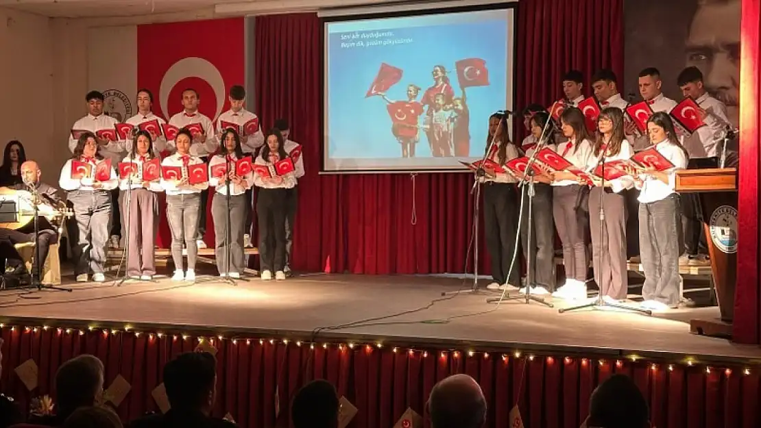 İstiklal Marşı'nın Kabulünün 104. Yıl dönümünde Burhaniye'de anma programı düzenlendi
