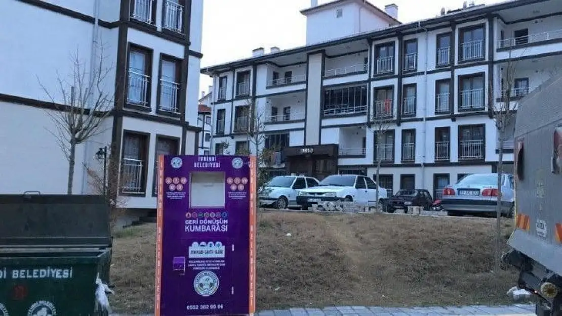 İvrindi Belediyesinden kıyafetlere geri dönüşüm
