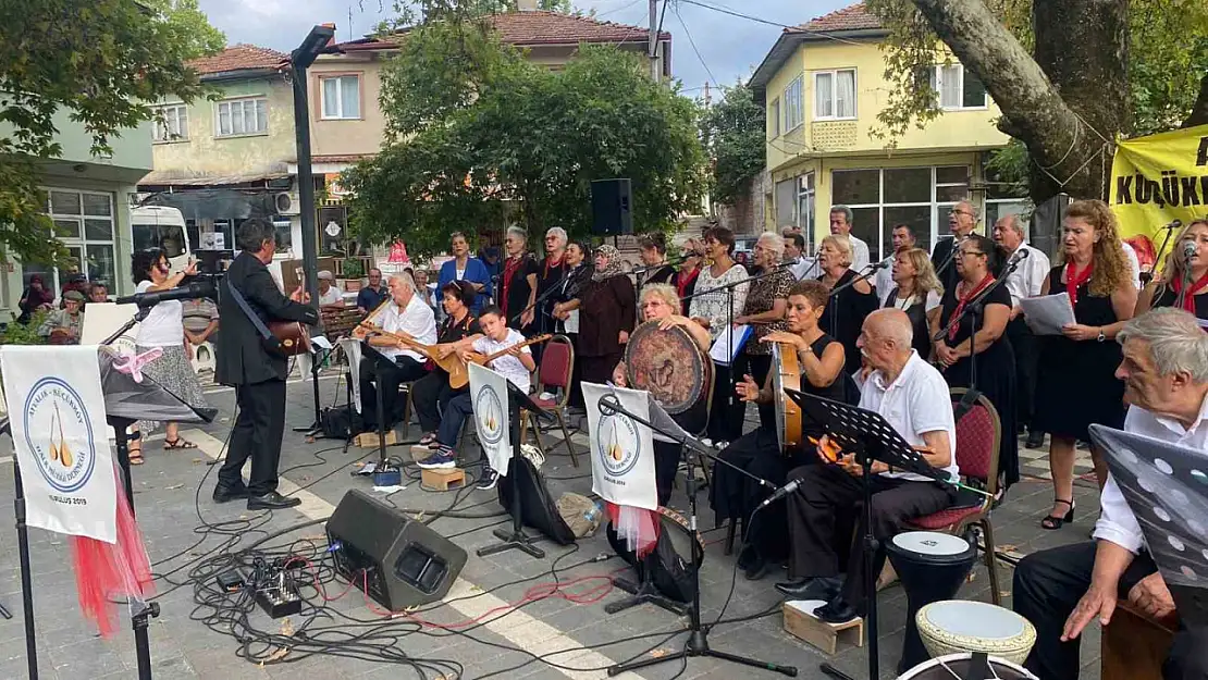 İvrindilileri türküye doyurdular