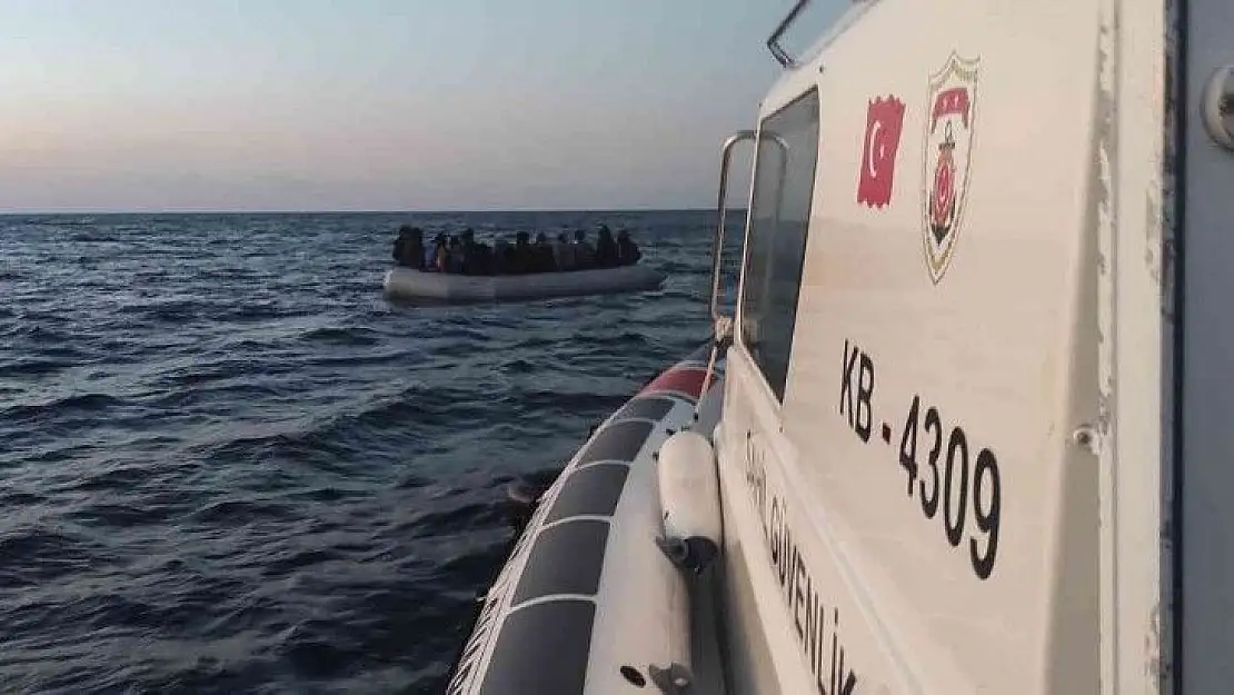 İzmir açıklarında 25 göçmen kurtarıldı