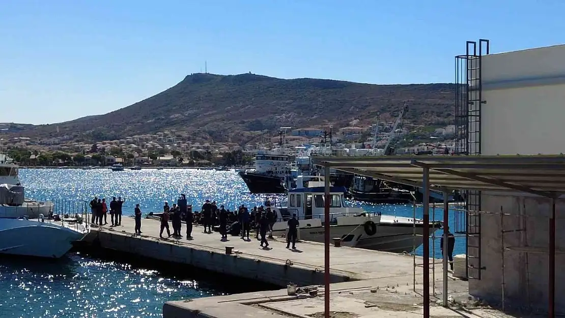 İzmir açıklarında 300 düzensiz göçmen yakalandı