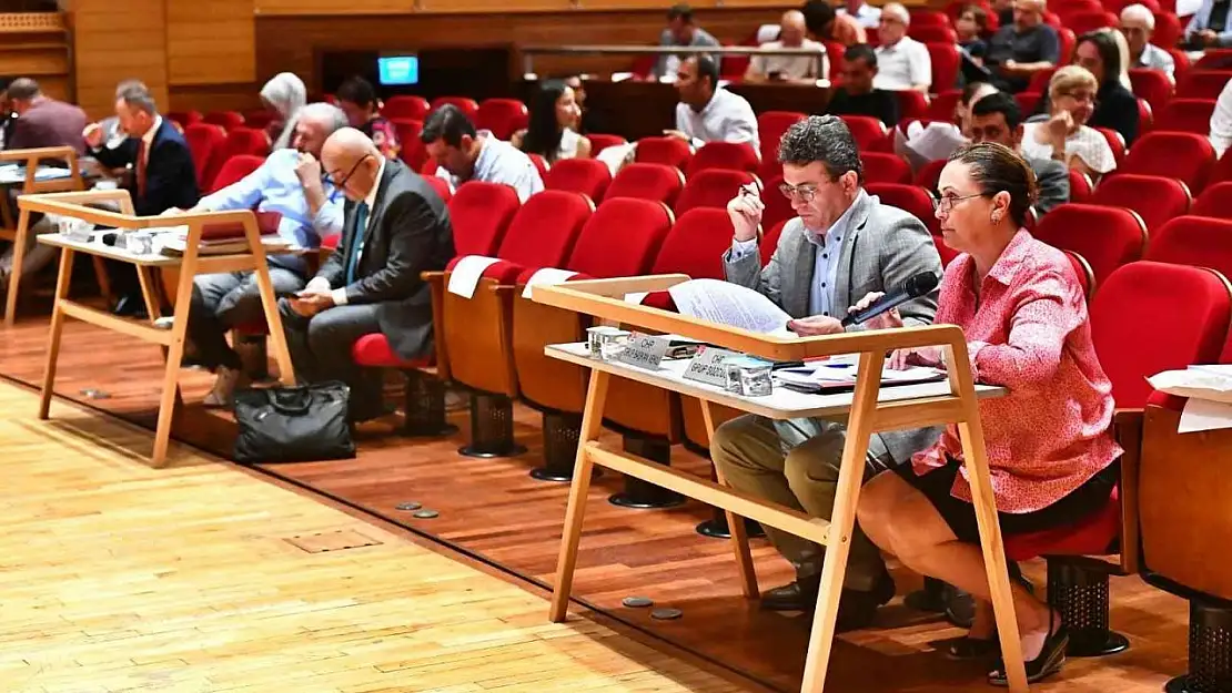 İzmir Büyükşehir Belediyesi depremzedelere desteği sürdürüyor
