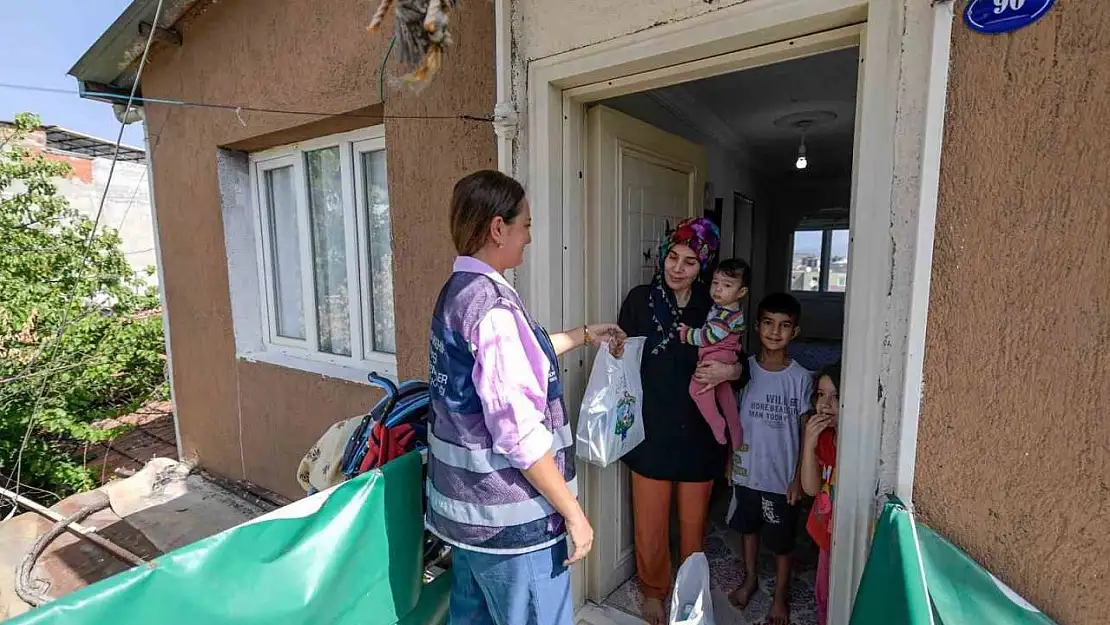 İzmir Büyükşehir Belediyesi süt dağıtımına başladı