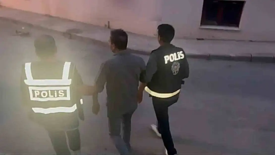 İzmir Büyükşehir'deki yolsuzluk operasyonuna ilişkin görüntüler paylaşıldı