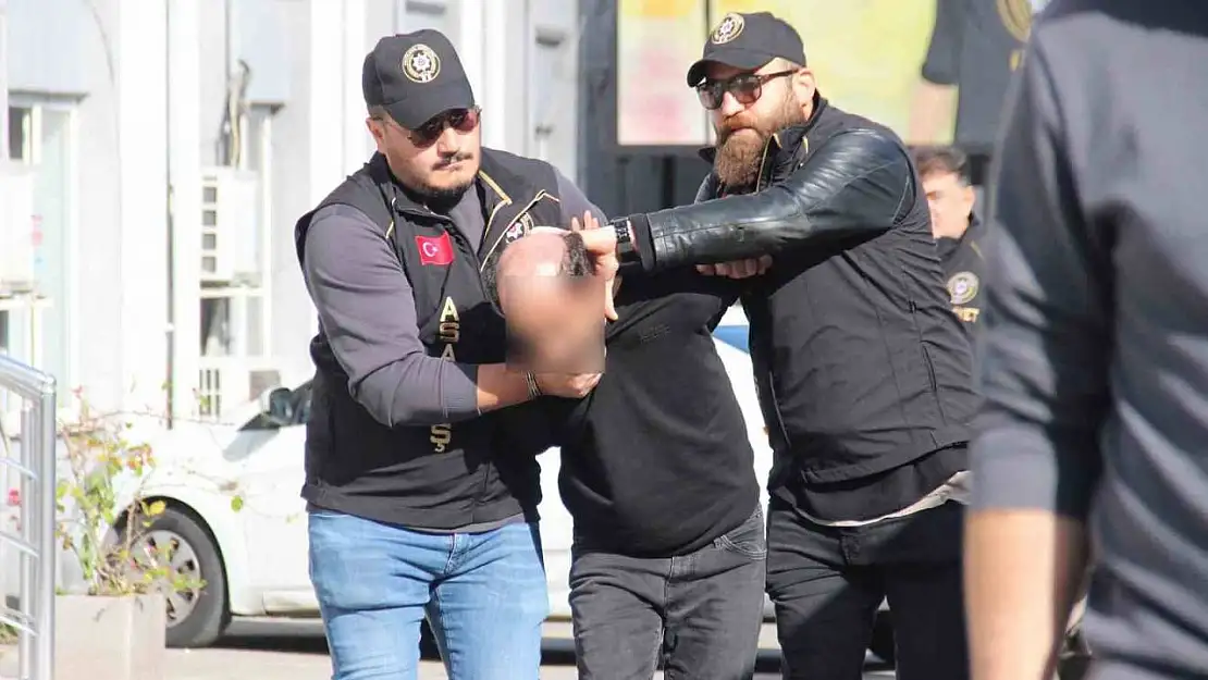 İzmir'de 3 polisin yaralandığı silahlı saldırıda gözaltına alınan 6 şüpheli adliyeye sevk edildi