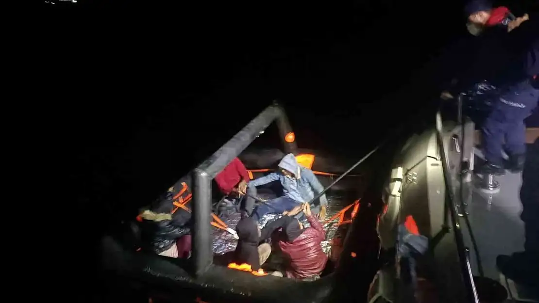 İzmir'de 5 göçmen kurtarıldı