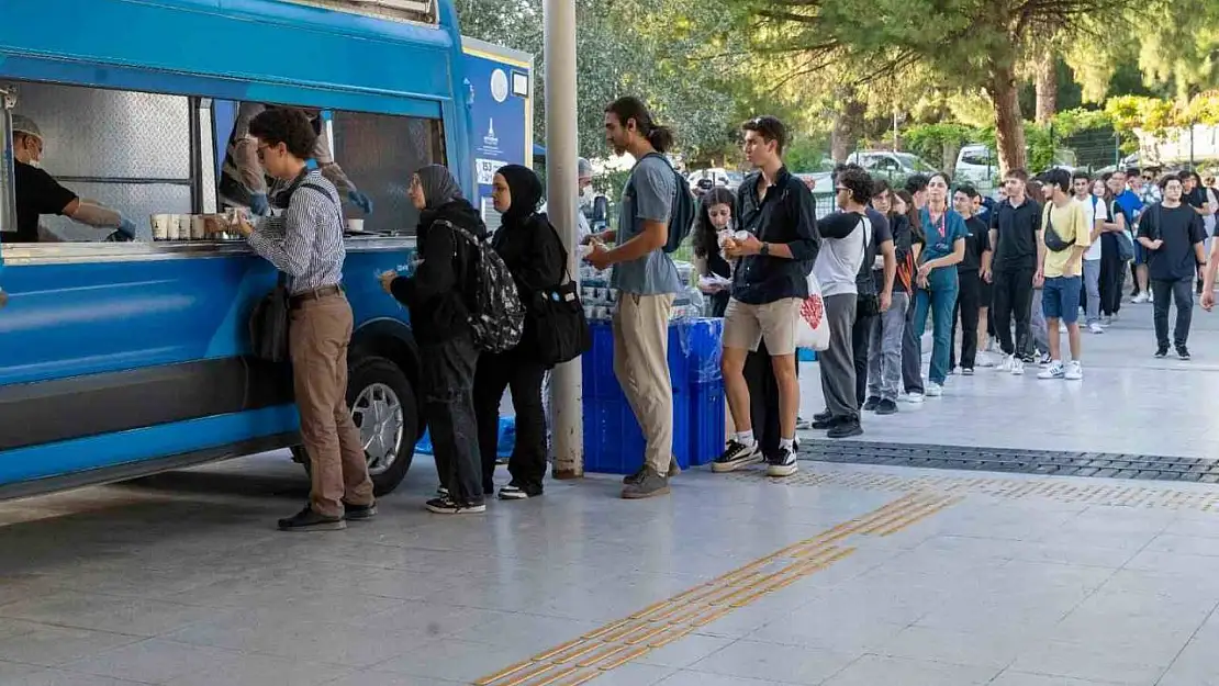 İzmir'de 6 üniversitede 4 bin öğrenciye 'sıcacık' destek