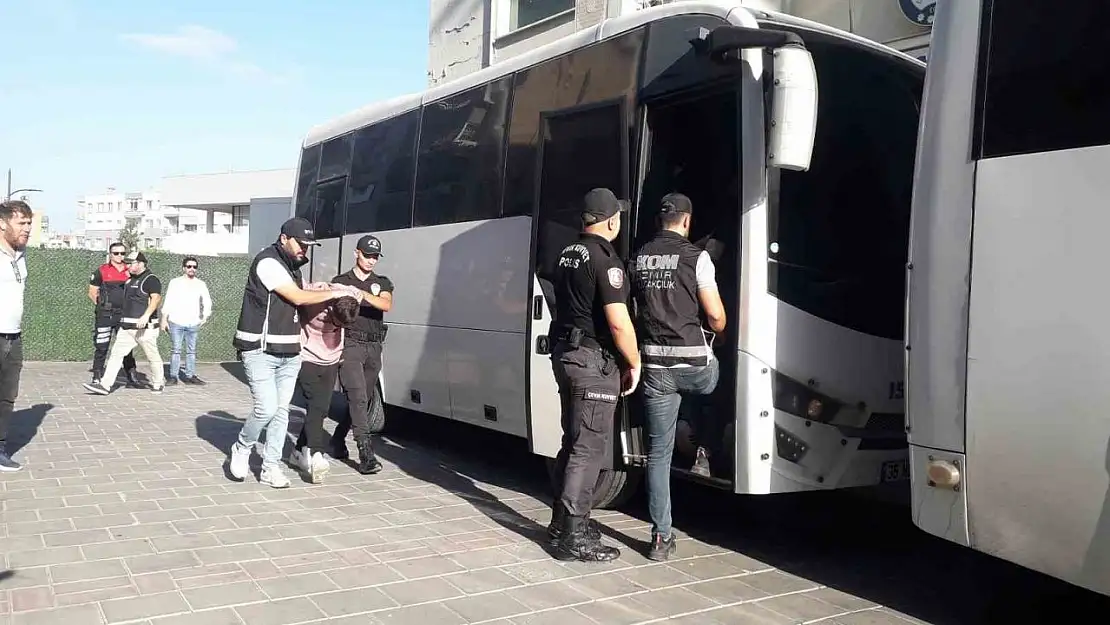 İzmir'de adliye önündeki çatışmayla ilgili 20 şüpheli adliyede