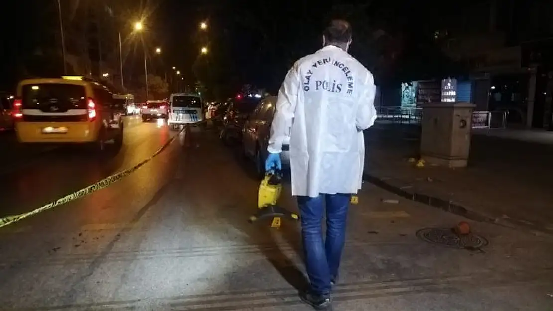 İzmir'de alacak verecek tartışması silahlı kavgaya dönüştü: 1 ölü, 2 yaralı