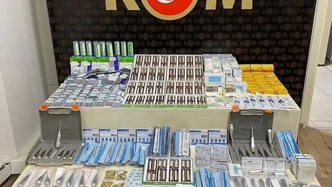 İzmir'de binlerce adet kaçak tıbbi malzeme ele geçirildi