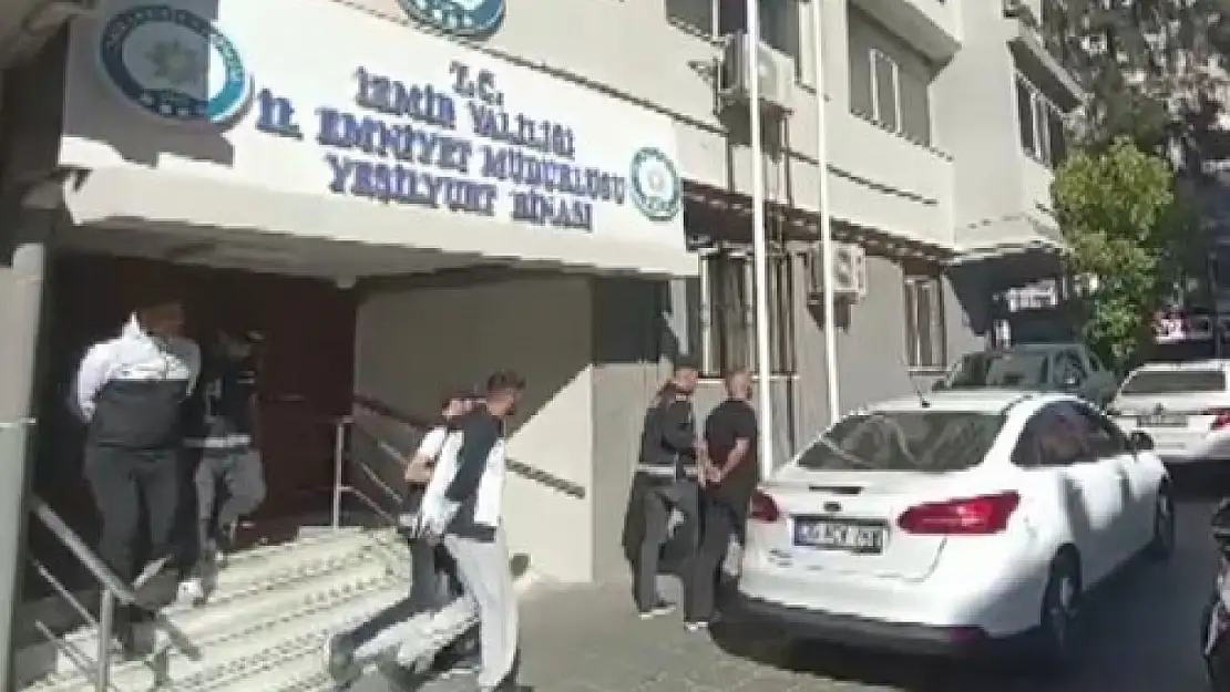 İzmir'de çökertilen gasp çetesinin 2 üyesi tutuklandı