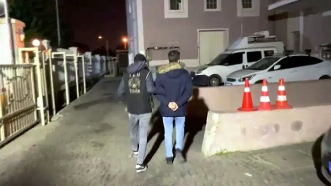 İzmir'de FETÖ operasyonu: Subaylarında olduğu 76 şüpheli yakalandı