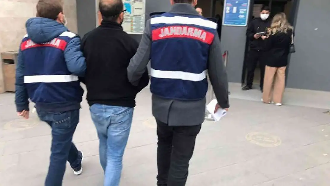 İzmir'de FETÖ ve PKK şüphelisi 3 kişi yakalandı