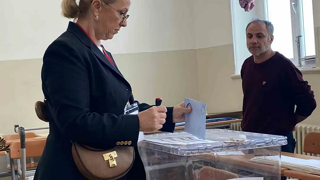 İzmir'de geçersiz oy sayısı 94 bin 435