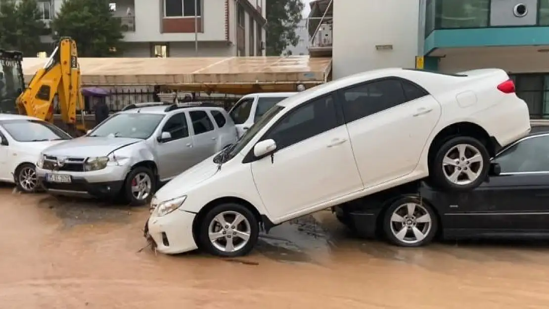 İzmir'de görülmemiş sel felaketi: Vali Köşger ve Başkan Çalkaya'dan inceleme