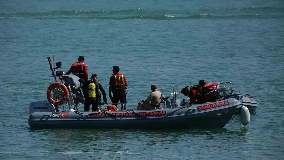 İzmir'de helikopter enkazındaki çalışmalara ara verildi