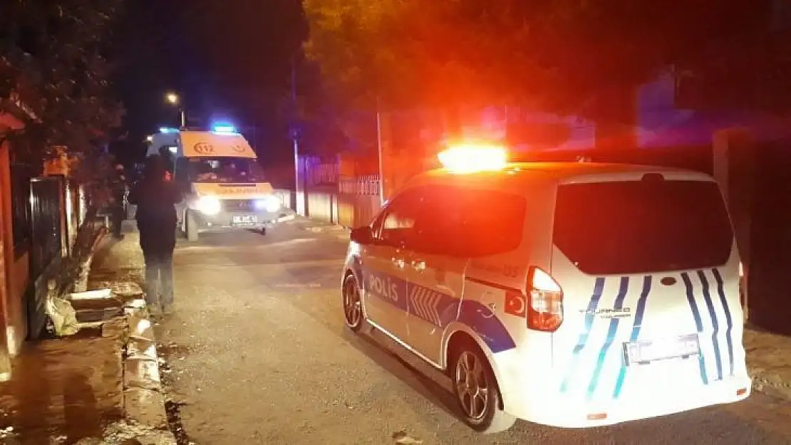 İzmir'de iki grup arasında bıçaklı kavga: 3 yaralı